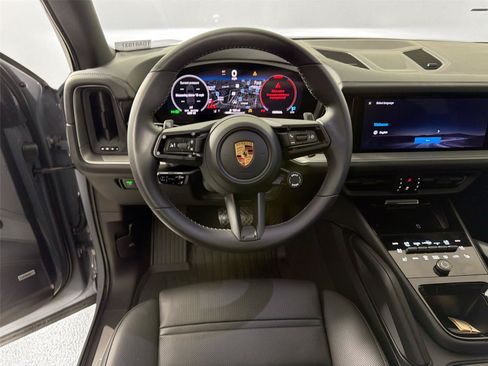 Certified 2026 Porsche Cayenne AWD/4WD image 18