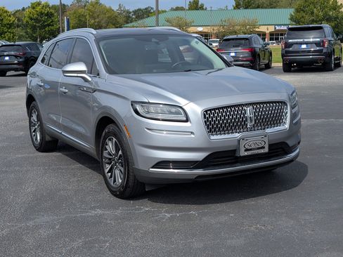 Used 2022 Lincoln Nautilus Reserve image 4