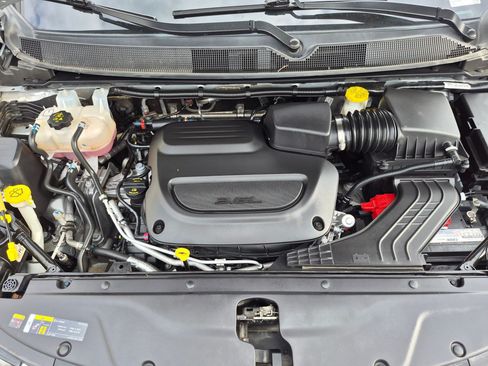 Used 2024 Chrysler Pacifica Limited FWD image 38