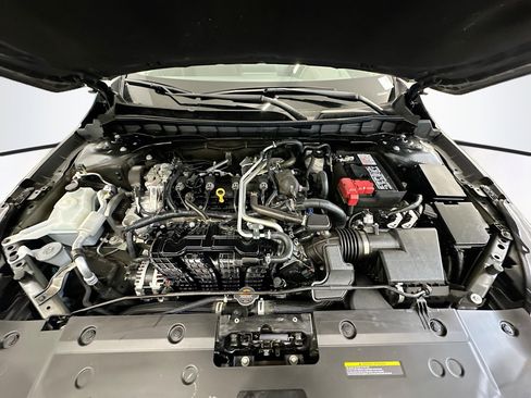 Used 2025 Nissan Altima 2.5 SV FWD image 33