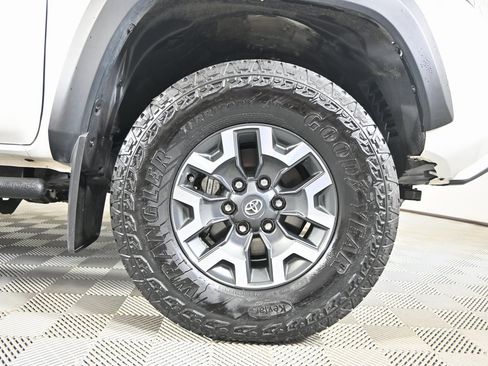 Used 2023 Toyota Tacoma TRD Off-Road image 12