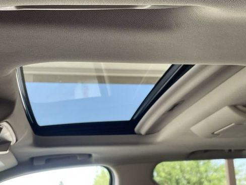 Used 2015 Cadillac Escalade Premium RWD image 19