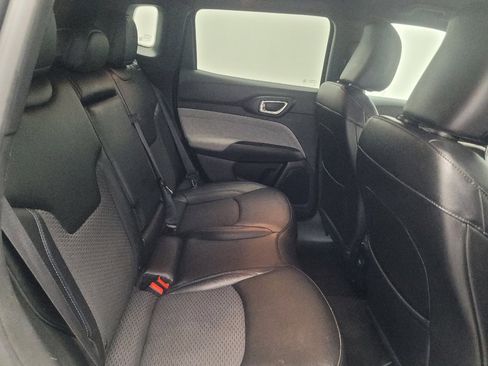 Used 2024 Jeep Compass Latitude AWD/4WD image 19