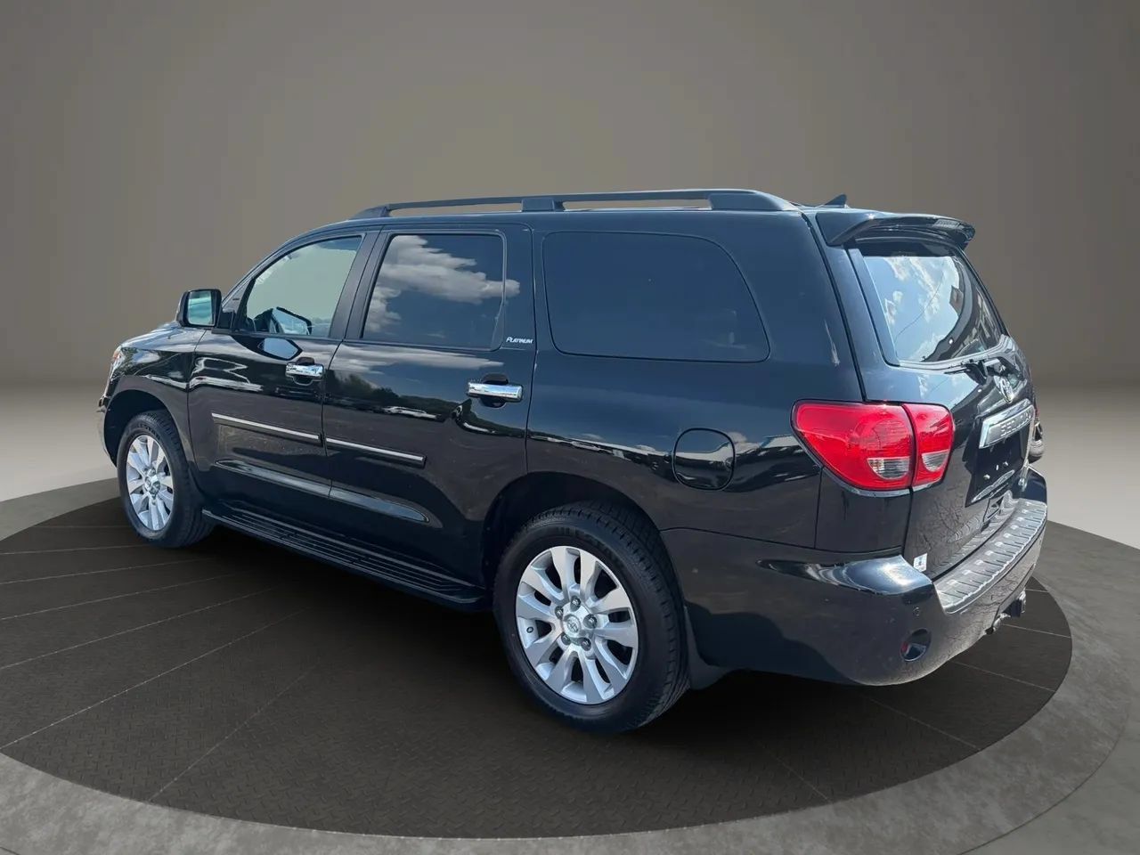 Used 2015 Toyota Sequoia Platinum AWD/4WD image 3