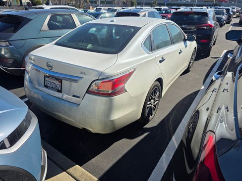 Used 2014 Nissan Altima 2.5 SL w/ Technology Package image 3