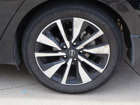 Used 2024 Nissan Sentra SV w/ SV Premium Package FWD image 28