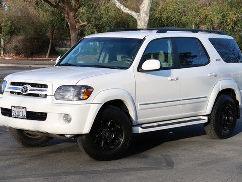 Used 2006 Toyota Sequoia SR5 image 2
