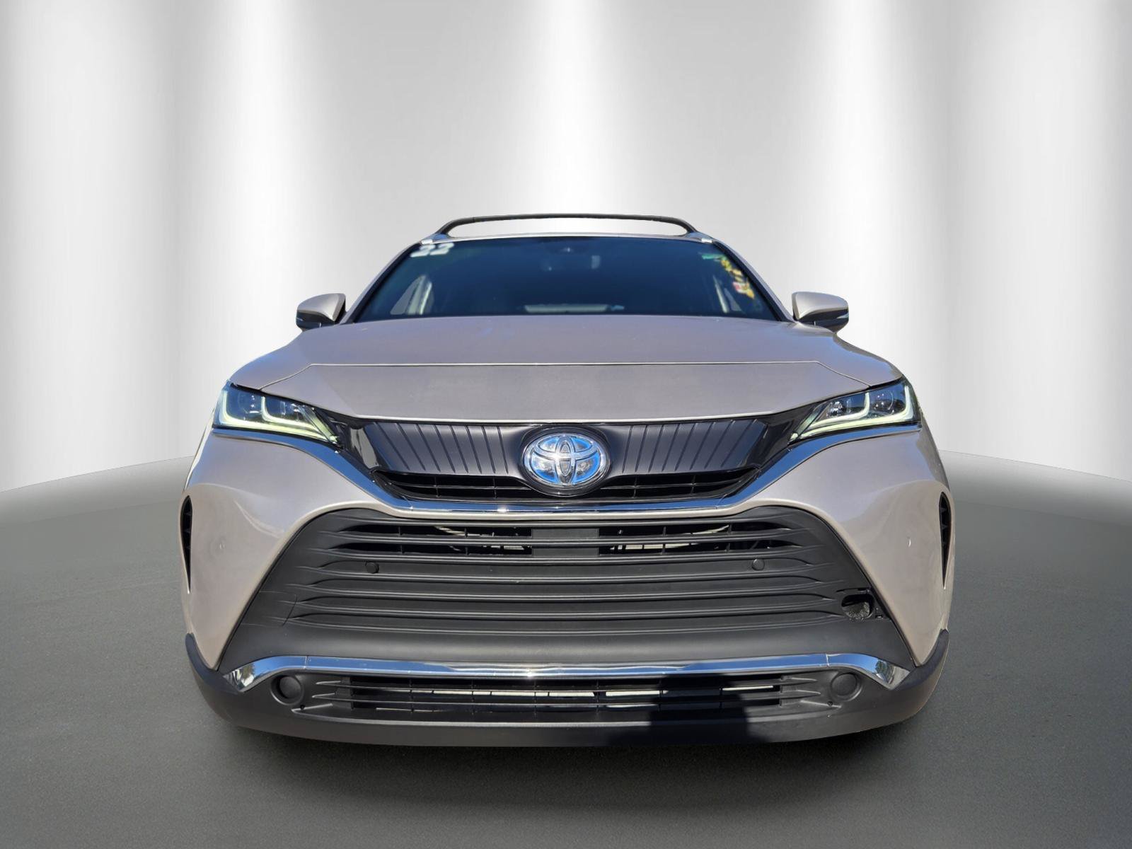 Used 2022 Toyota Venza XLE AWD/4WD image 2