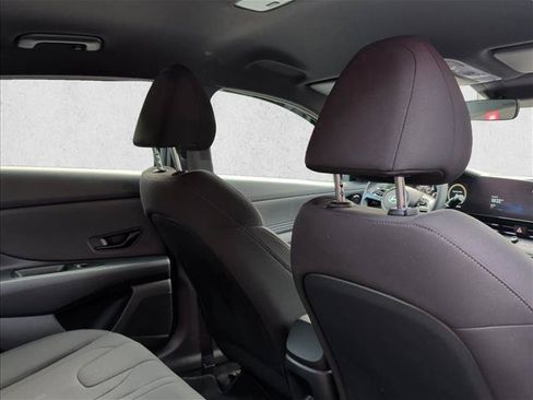 Used 2025 Hyundai Elantra SEL FWD image 23