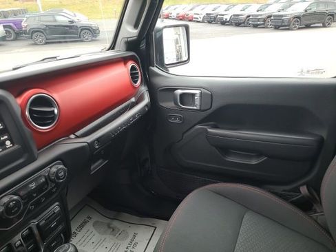 Used 2019 Jeep Wrangler Unlimited Rubicon w/ Safety Group image 13