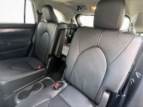 New 2026 Toyota Highlander Platinum AWD/4WD image 18