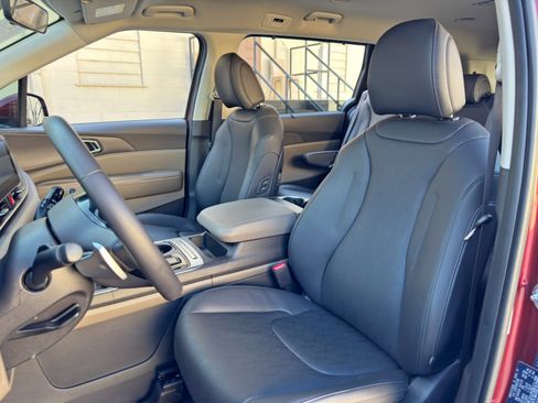 Used 2025 Kia Carnival EX FWD image 44
