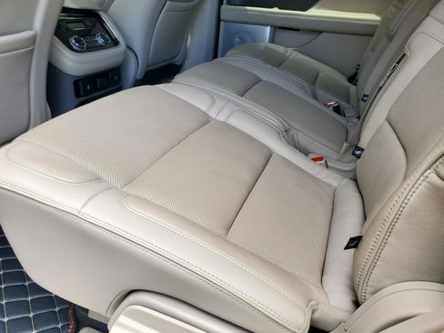 Used 2018 Lincoln Navigator Reserve AWD/4WD image 54