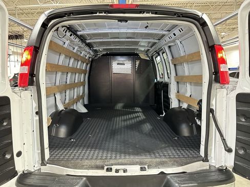 Used 2024 GMC Savana 2500 w/ Driver Convenience Package image 19