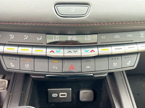 Used 2023 Cadillac XT4 Sport FWD image 19