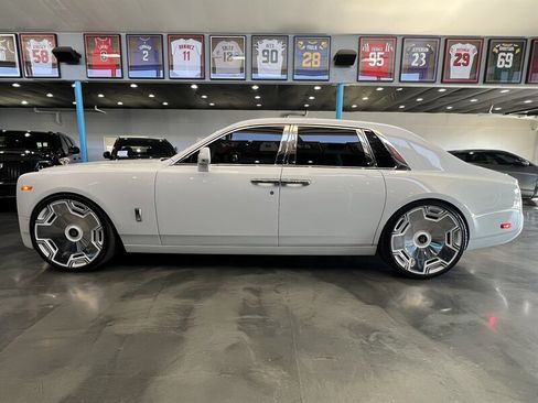 Used 2024 Rolls-Royce Phantom Sedan image 10