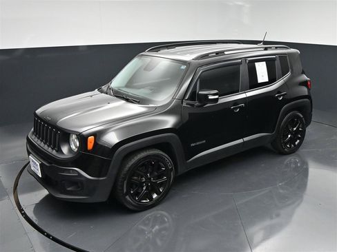 Used 2017 Jeep Renegade Altitude FWD image 9