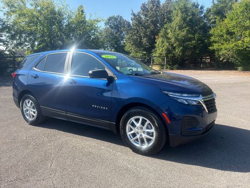 Used 2022 Chevrolet Equinox LS FWD image 3