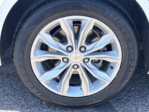 Used 2025 Chevrolet Malibu LT FWD image 9