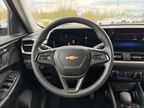 Used 2025 Chevrolet TrailBlazer LS w/ LS Convenience Package FWD image 25