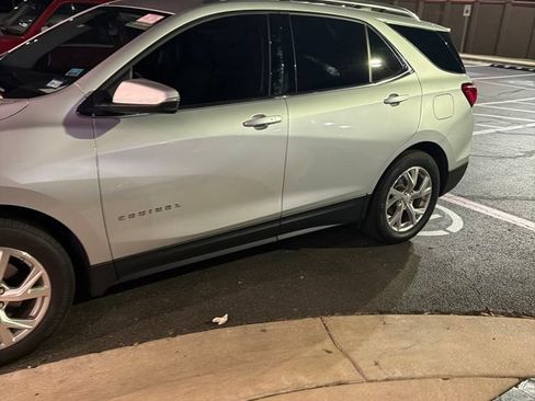 Used 2018 Chevrolet Equinox LT FWD image 3