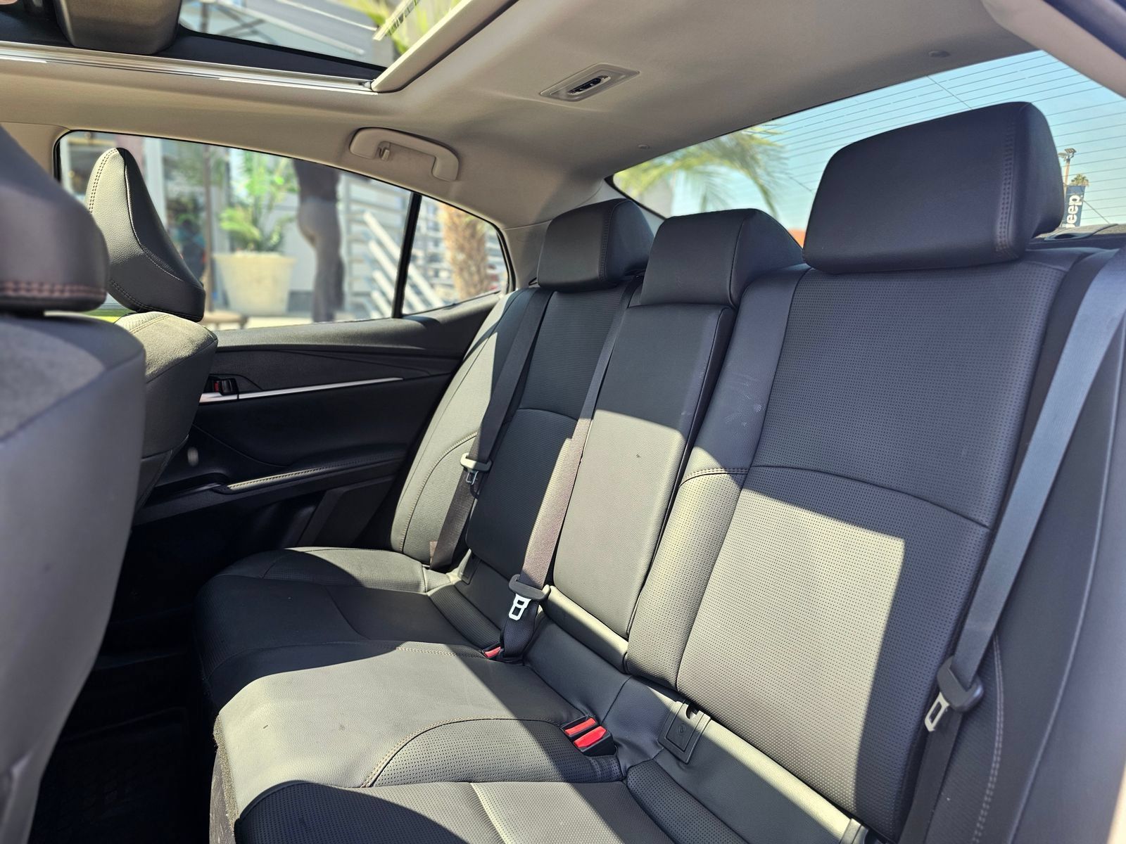Used 2025 Toyota Camry XLE FWD image 27