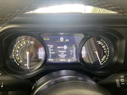 Used 2024 Jeep Wrangler Unlimited w/ Convenience Group AWD/4WD image 24