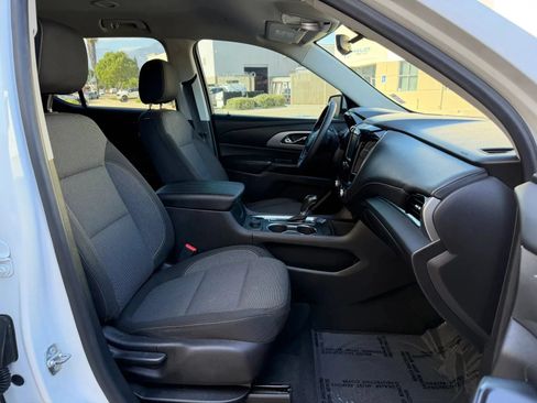 Used 2018 Chevrolet Traverse LT FWD image 19