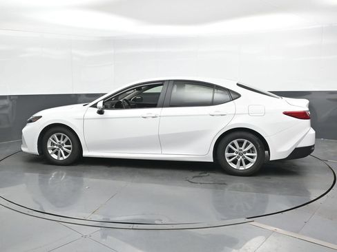 Used 2025 Toyota Camry LE FWD image 8