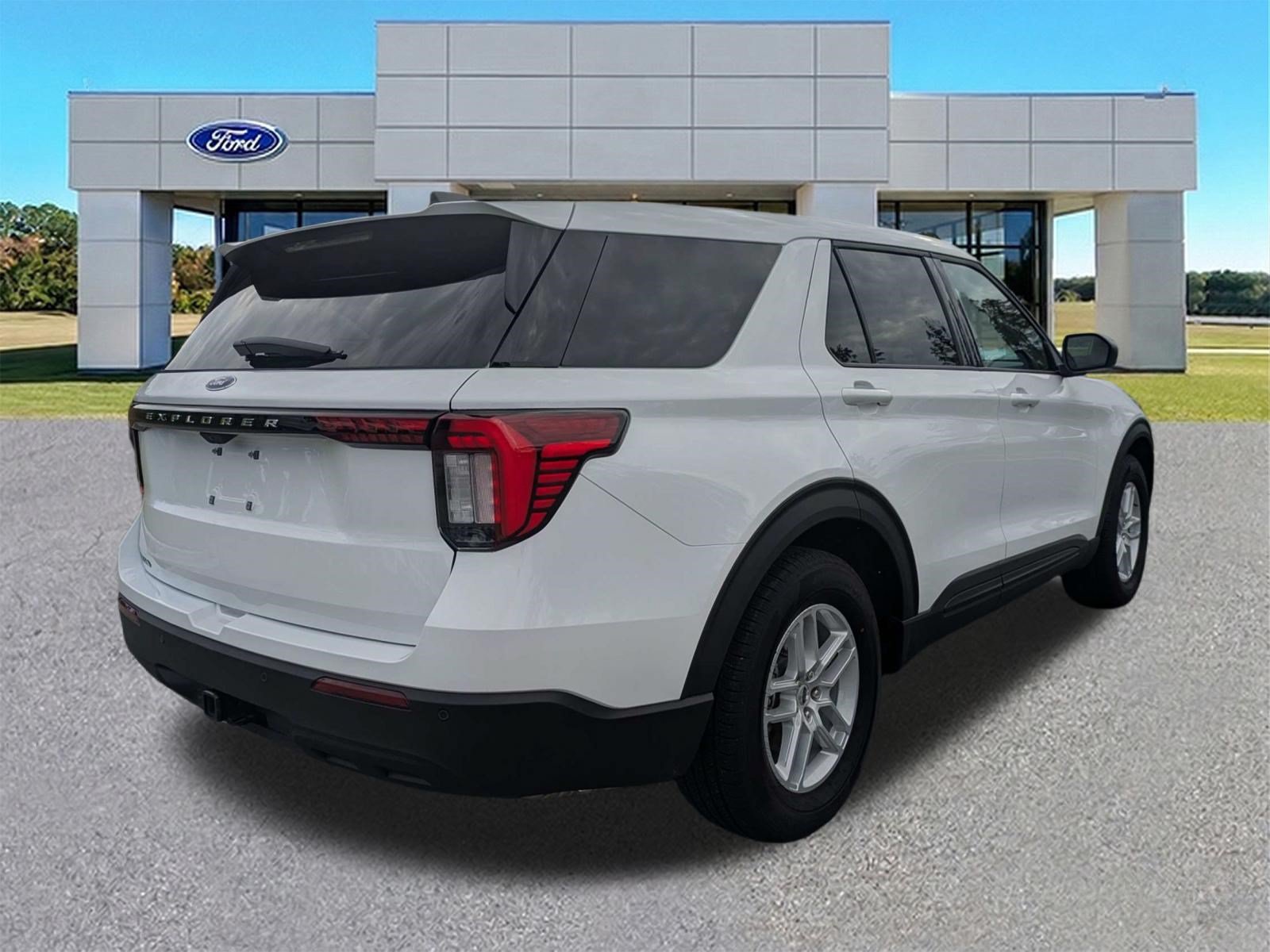 Certified 2026 Ford Explorer Active RWD image 4