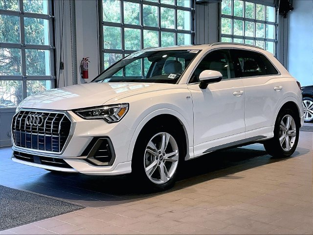 Certified 2023 Audi Q3 2.0T Premium w/ Convenience Package AWD/4WD image 2
