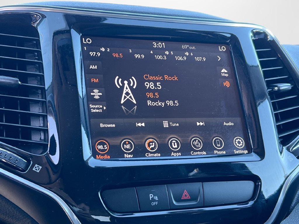 Used 2020 Jeep Cherokee Limited AWD/4WD image 19