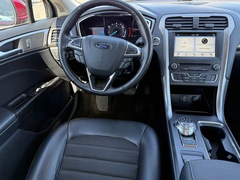 Certified 2017 Ford Fusion SE w/ Equipment Group 201A image 8