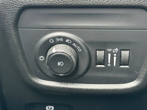 Used 2022 Jeep Grand Cherokee Limited image 39