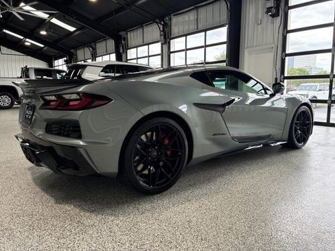 Used 2024 Chevrolet Corvette Z06 RWD image 3