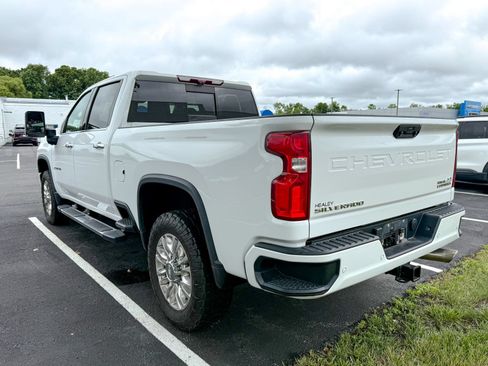 Used 2020 Chevrolet Silverado 2500 High Country w/ Z71 Off-Road Package AWD/4WD image 4