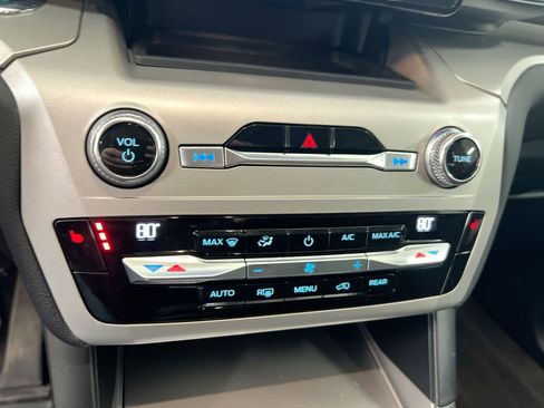 Used 2021 Ford Explorer XLT image 15