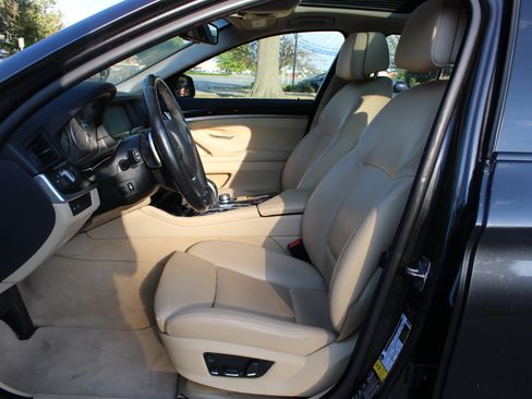 Used 2011 BMW 535i xDrive Sedan image 15