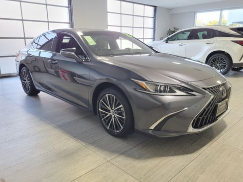 Certified 2025 Lexus ES 350 w/ Premium Package image 8
