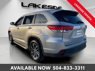 Used 2017 Toyota Highlander XLE video 4