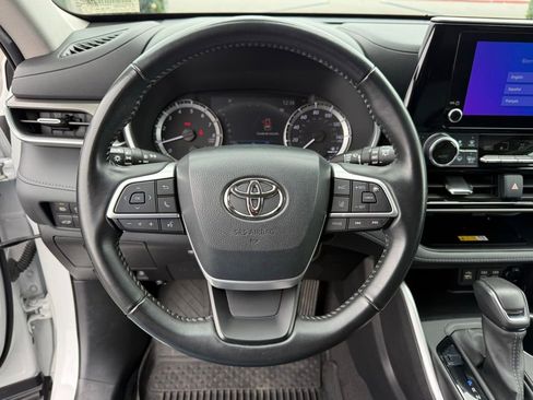 Used 2023 Toyota Highlander XLE FWD image 24