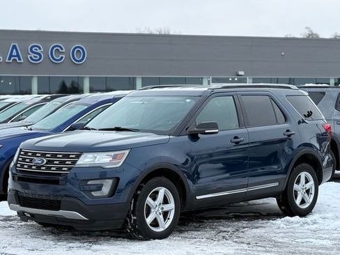 Used 2017 Ford Explorer XLT image 27