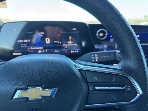 Used 2026 Chevrolet Equinox EV LT image 11