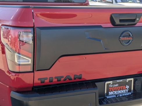 Used 2021 Nissan Titan PRO-4X w/ Pro-4x Convenience Package image 9