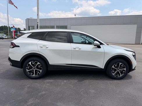 Used 2023 Kia Sportage EX AWD/4WD image 3