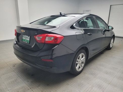 Used 2017 Chevrolet Cruze LT image 9