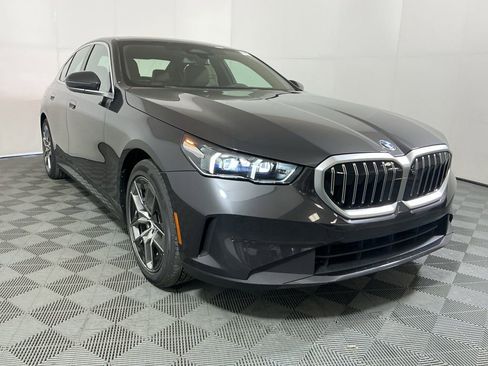 New 2026 BMW 530i w/ Premium Package RWD image 4