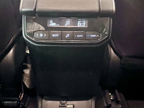 Used 2024 Toyota Highlander LE image 30