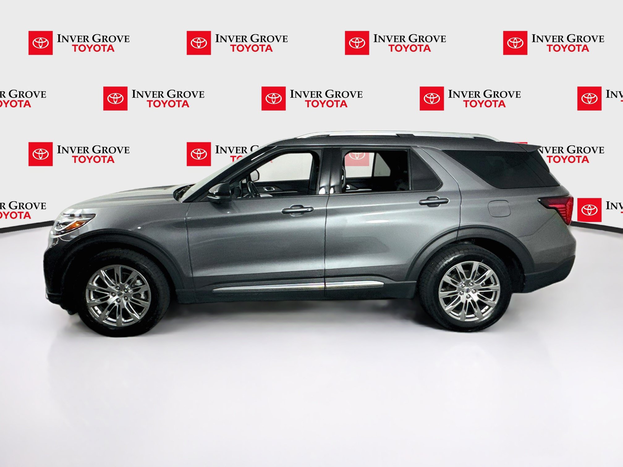 Used 2025 Ford Explorer Platinum AWD/4WD image 8