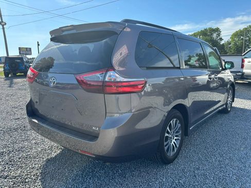 Used 2020 Toyota Sienna XLE Premium FWD image 8